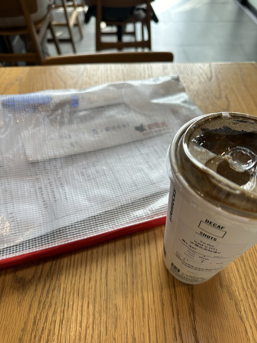 早上好呀～～～起床啦

吃早餐啦～

狗狗今天認真上班 半天🤣

福吉茶真的好好喝🤤 https://t.co/dH6CVH8RAn