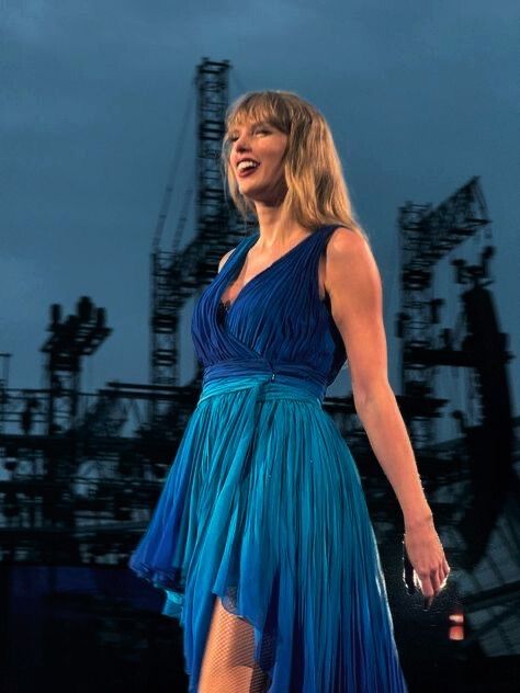 ‼️| Taylor Swift performs a mashup of LOML x White Horse as the second surprise song! #MiamiTSTheErasTour
