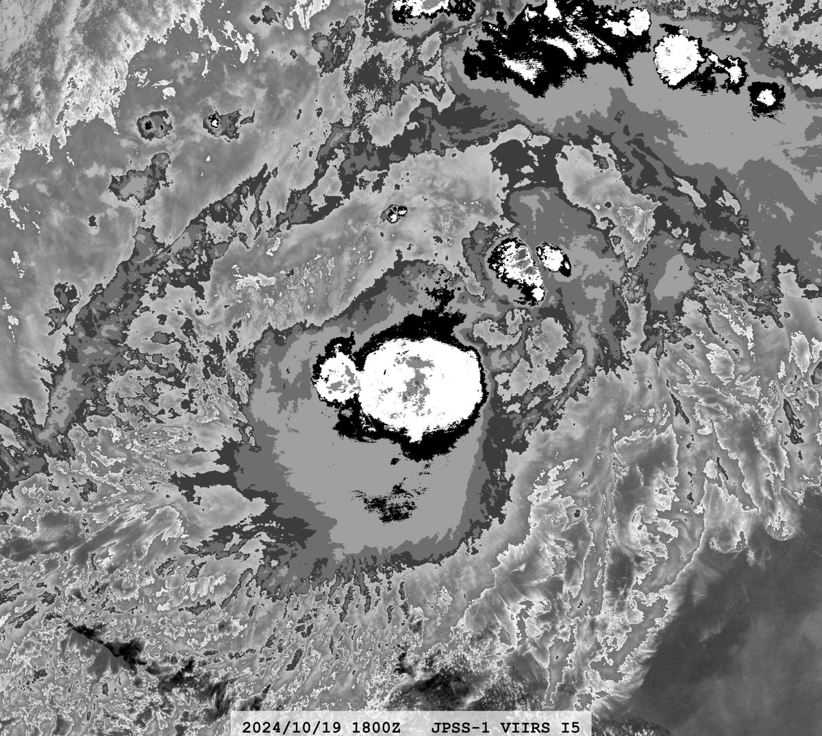 zeb199818's tweet photo. #16L Hurricane #OSCAR
Satellite: #NOAA20 #JPSS1 #VIIRS
Channel : I1 (0.64 Β΅m) I5 (11.45 Β΅m) 375-m
Time : 2024/10/19 1800Z
Tiny CAT-1 hurricane. https://t.co/6peu0Jk4D2