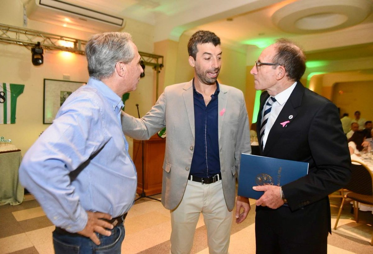 Cena 88° aniversario de Capital Chica. ✨️

Es una alegría compartir este momento tan especial junto a la comunidad de este querido y pujante club de #LosHornos.

Nuestro reconocimiento a su presidente Walter Franceschini, a @mariantonelliok y miembros de CD por la destacada