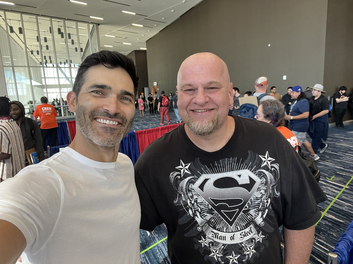 JimACurl's tweet photo. @BitsieTulloch @tylerhoechlin @Cudlitz it was amazing meeting you all today in Dallas!  You all made my year!!  #dallasfanfestival #SupermanAndLois https://t.co/srmqh2uugl