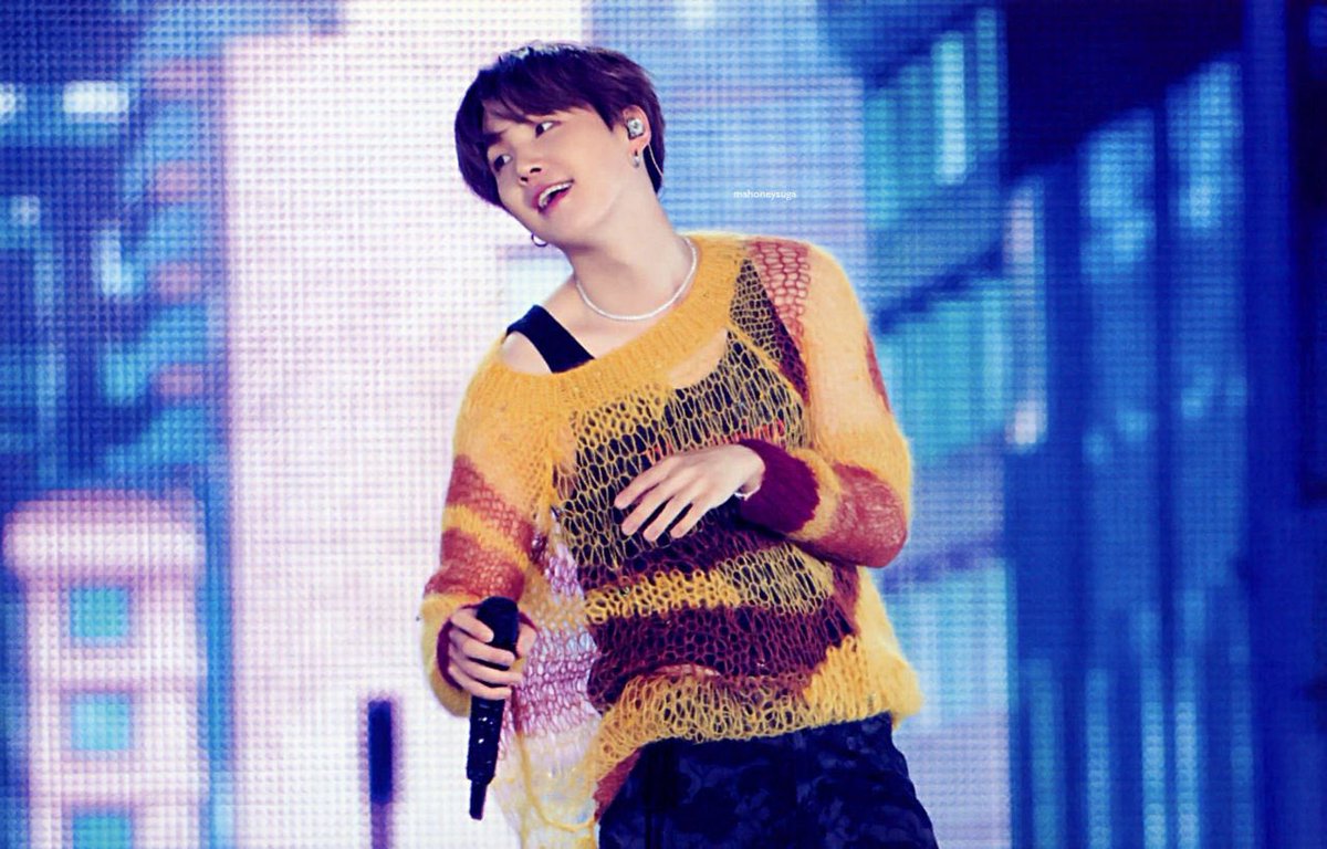 suga_islands's tweet photo. WE LOVE YOU YOONGI
#BTSisSeven
사람들은 말해 세상이 다 변했대
#WeLoveYouYoongi
다행히도 우리 사이는 아직 여태 안 
#YoongiNeverWalksAlone
일곱이라 다행이다
#ARMYLoves7
아포방포 방탄소년단
#7StarsInARMYsGalaxy https://t.co/uAbkSpOXUY