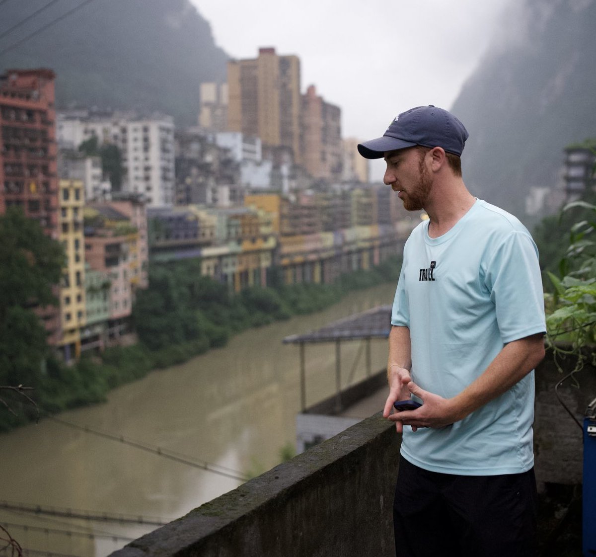 I Visited The World’s Narrowest Town: youtu.be/x2PWBkPBxNM?si…