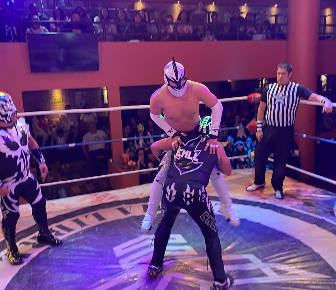 LaTijeraLucha's tweet photo. En batalla de mini estrellas el triunfo es para la dupla de fuego #Fire y #FireJr al sacar la rendición a #PowerWhite y #MascaritaMagica en una batalla llena de buenos castigos con #HalconLuchaLibre…
#latijeraluchalibre https://t.co/dCJIKdV1c0