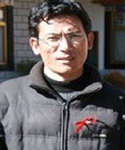 Spring02060527's tweet photo. #Wangdu (旺堆),拉萨大昭寺僧人,原澳大利亚伯NGO组织伯内特研究所雇员、艾滋病毒预防工作者
因参与了1991年5月抗议当局庆祝"解放"昌都40周年纪念的活动,而被加判4年
2008年3月被突然抓走刑拘,理由是涉嫌"接触并提供国外反政府势力信息"
2008年10月被以"间谍罪"判处无期徒刑 #良心犯 #一人一推 https://t.co/p5CG1pCCv7