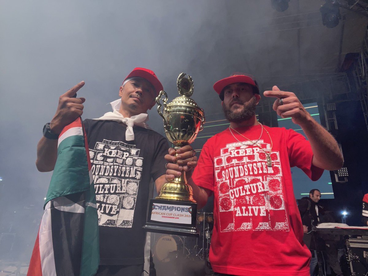 YARDBEAT_JP's tweet photo. 【クラッシュ速報】

昨日行われた
“AFRICAN CUP CLASH”
SHASHAMANE 48TH ANNIVERSARY

勝利を収めることができました✨🏆✨

世界5大陸目のトロフィー奪取🏆
サウンドクラッシュ世界旅
グランドスラム達成しました🌎

皆様、応援ありがとうございました。

#YardBeat 
#SoundSystem https://t.co/5bz4k9ktUd
