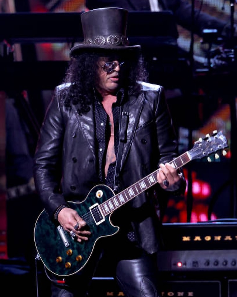 <a href="/Slash/">Slash</a> in Rock and Roll Hall Of Fame 🖤🎩
