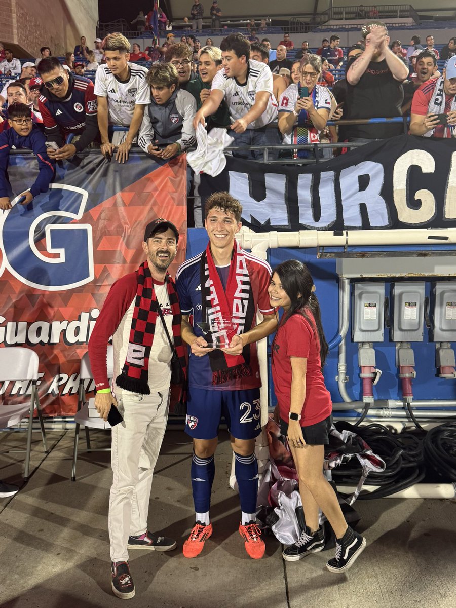 ElMatadorFCD's tweet photo. always a game changer when he steps
on the pitch. for his energy, fun, passion, and toughness that embodies the siempre contigo spirit of EM, we are proud to name our 2024 player of the year to Logan Farrington! https://t.co/7TtsEsKMsv