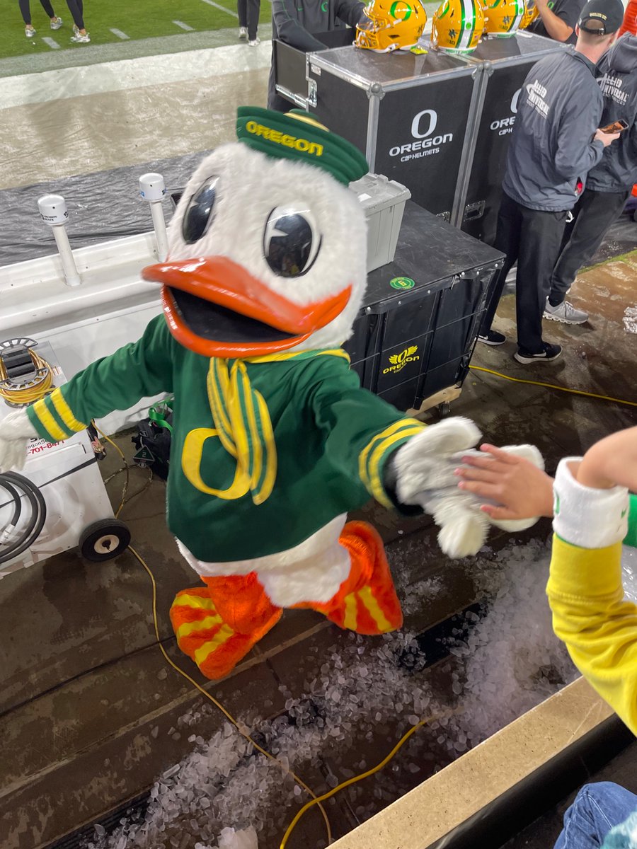 TheRealBBPorter's tweet photo. @justiius @oregonfootball @scoduckz Quack quack!! 🦆 https://t.co/EX2A4MDMTe