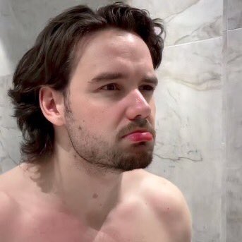 theAidee's tweet photo. Cómo amo esta foto, su pucherito, realmente un tierno, me estruja el corazón 

El cuerpo de Liam Payne
Liam Payne body https://t.co/tcSzJ02UD7