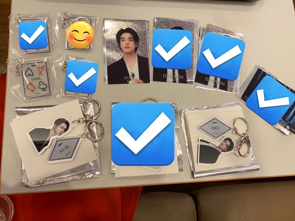 04Luna22's tweet photo. 今の状況です！
ジェイのアクキーお持ちの方いらっしゃないでしょうか？🥺 https://t.co/dHPNAxRFPf