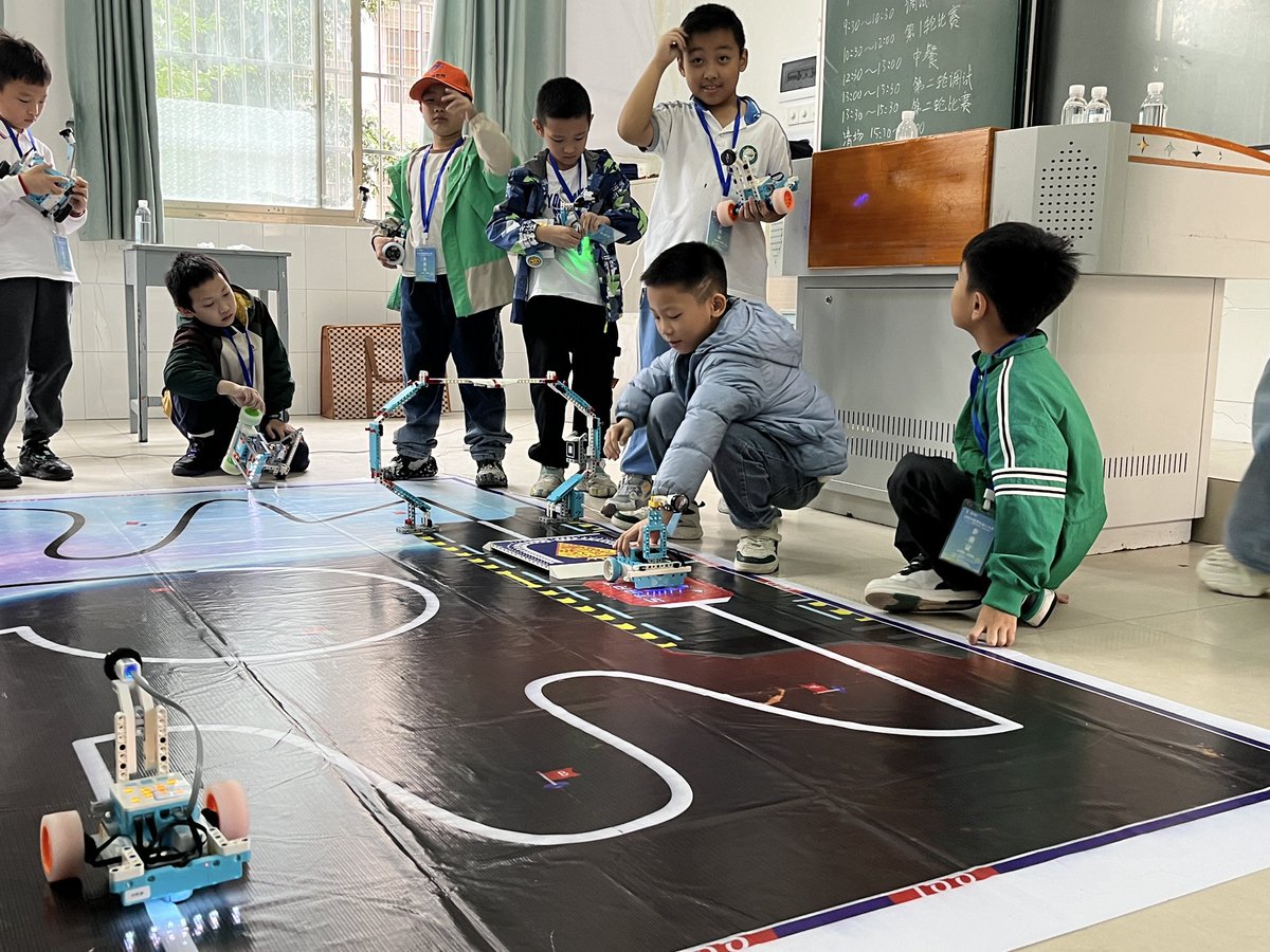 zmrobot's tweet photo. Super AI Track city competition in Hunan province !!!
#education #coding #ZMROBO #robotics #WiseKit #AI #deeplearning #computerscience #k12education #k12schools #STEM #build #play #create #kids #solutions #student #competition #robotics #training #children #ai #WRC #super https://t.co/rZkxfoI1AH