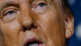 SkylineReport's tweet photo. Trump’s Health and Age: Concerns Grow as Transparency Lags in 2024 Race

Yeah, so Trump's whole health thing is pretty wild. He's getting up there in age, right? And the fact that he's not sharing new medical details, especially after that assassination attempt in July, is kinda sketchy[1]. I mean, back in the day, his doctors were all about how he was in "excellent" shape, but things like blood pressure and cognitive health? Yeah, we don't know much about that right now[5].

Then you've got all those public appearances where, let's be real, he seems a bit... off. Like, rambling mid-speech or mixing up who people are—it's hard to ignore[3]. His rally in Wisconsin? Total chaos. Talking about his body, a fly, and calling his speeches "flawless" all in one breath. Uh, okay. 

Some experts are saying that this needs to be taken seriously, with legit medical exams, especially for older candidates[4]. Quick tests like the MoCA aren't really cutting it[7]. And of course, Kamala Harris is like, "Here, take all my medical records!"—just to make Trump's refusal to share his even more noticeable[4].

But here's the kicker—polls show that most people don't seem to care much about his age or health[3]. Voters aren't freaking out about it yet. Some anti-Trump folks are definitely trying to push it as an issue, though[4]. I mean, the election's closing in, and the question of his fitness is just hanging in the air[6]. Will it stick? Guess we'll see.

Citations:
[1] https://t.co/0cvS4Gu6gx
[2] https://t.co/mLKt6lldLq
[3] https://t.co/mBbWAh7DZf
[4] https://t.co/M8LQMowPpi
[5] https://t.co/eYOqmlkdv3
[6] https://t.co/KuBwFX9RGY
[7] https://t.co/nmUD4cLAGU