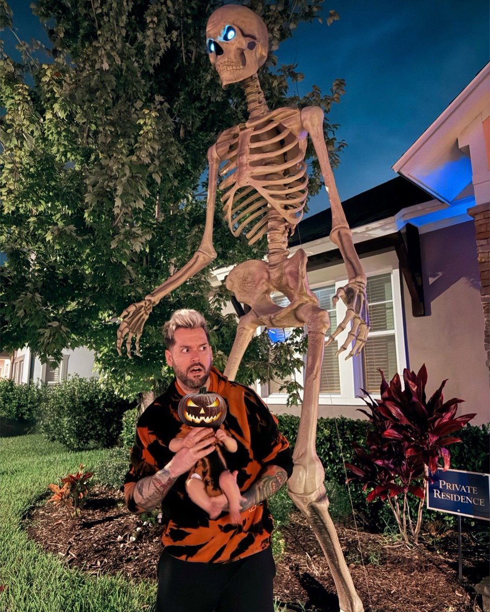 AustinMRomero's tweet image. Salem and I rocking our @GoodNoteCo #halloween #tiedye in front of our favorite decoration the #12ftskeleton ! we are neck deep in spooky season!