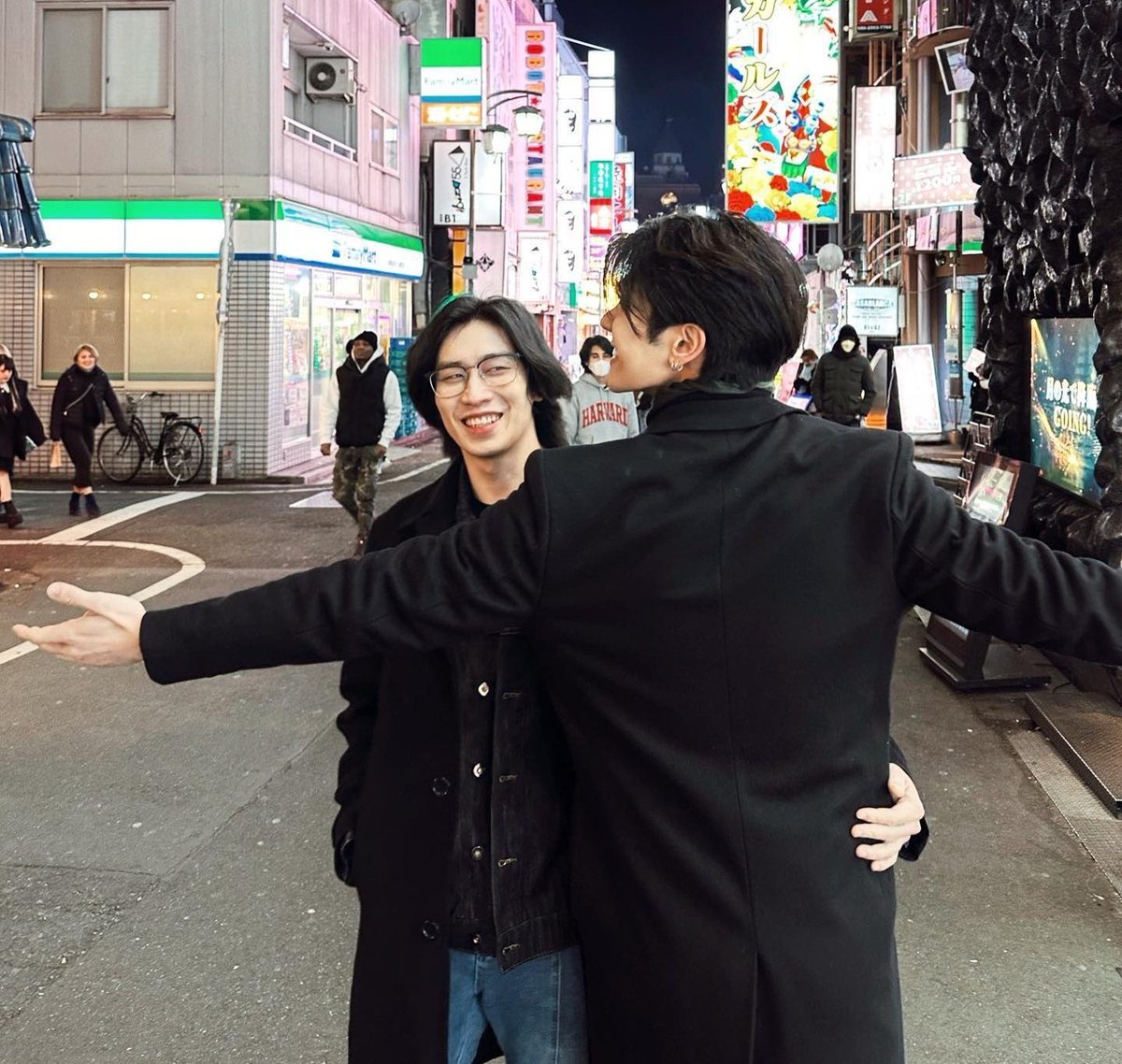 real_mamamukinn's tweet image. กอดพ่อทำอาย กอดผู้ซายแน่นอิ้งติ้ง