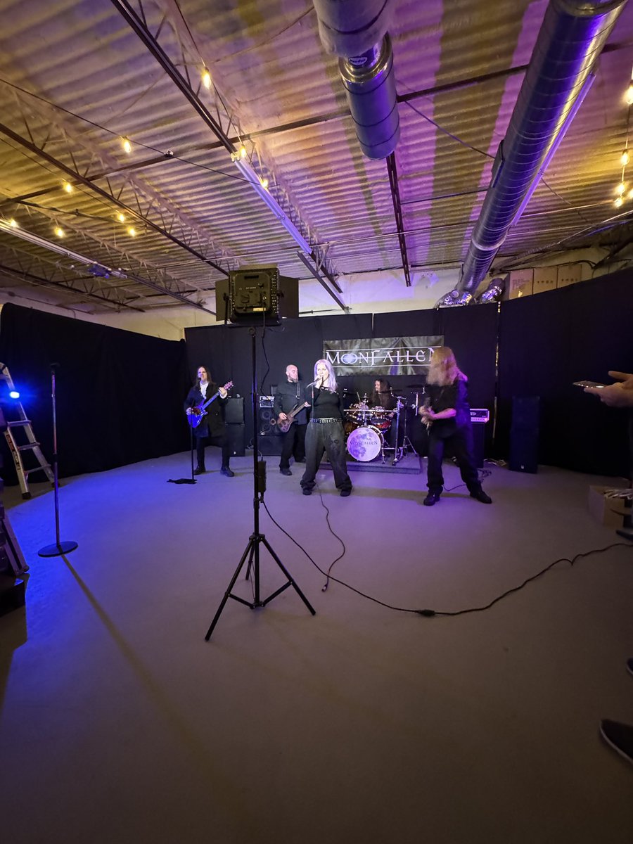 PBiopharms's tweet photo. POV: you have a music video filming in your farm https://t.co/4QXeypVYyA