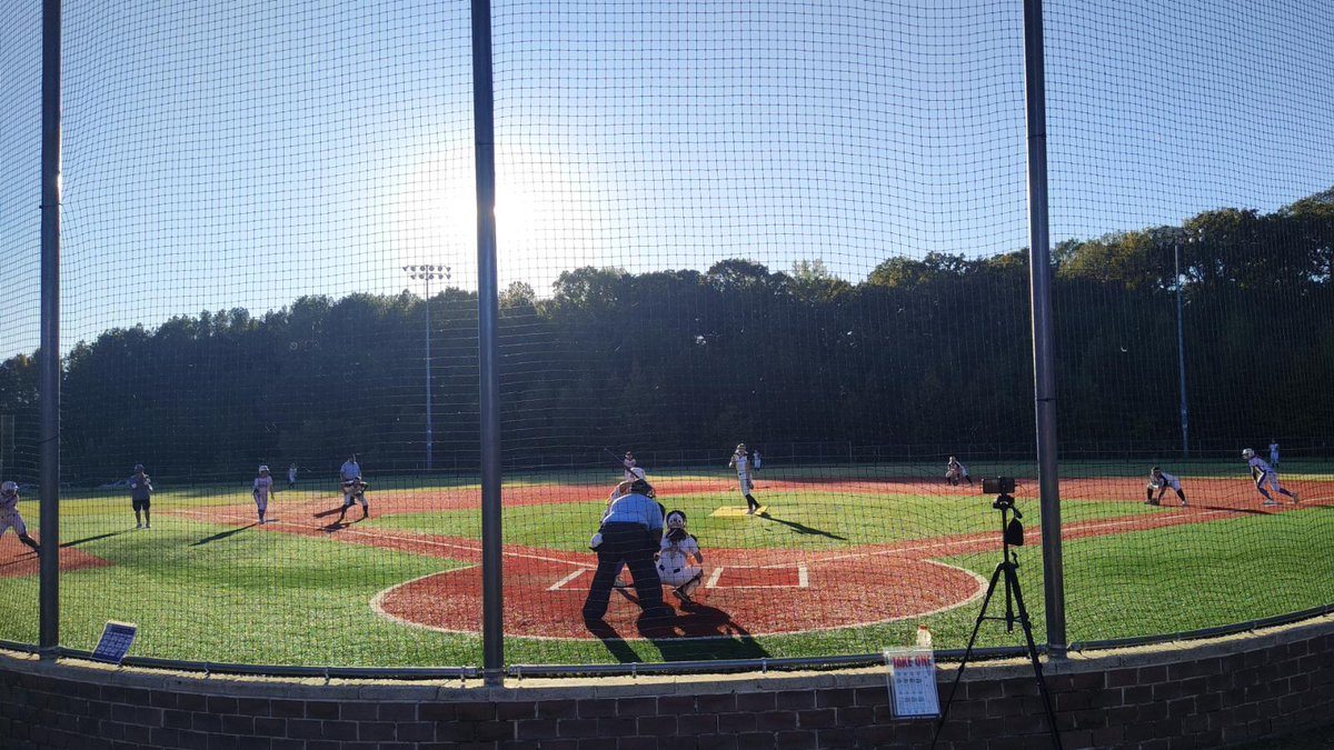 Athletics_2027's tweet photo. Great Start here in Oxford, MS, playing in the Bombers SE Invitational. Girls went 3-0 today moving into the Gold Bracket for a 9:45 game start tomorrow morning. #socal09n #ALL_IN https://t.co/8pfa4pi7aa