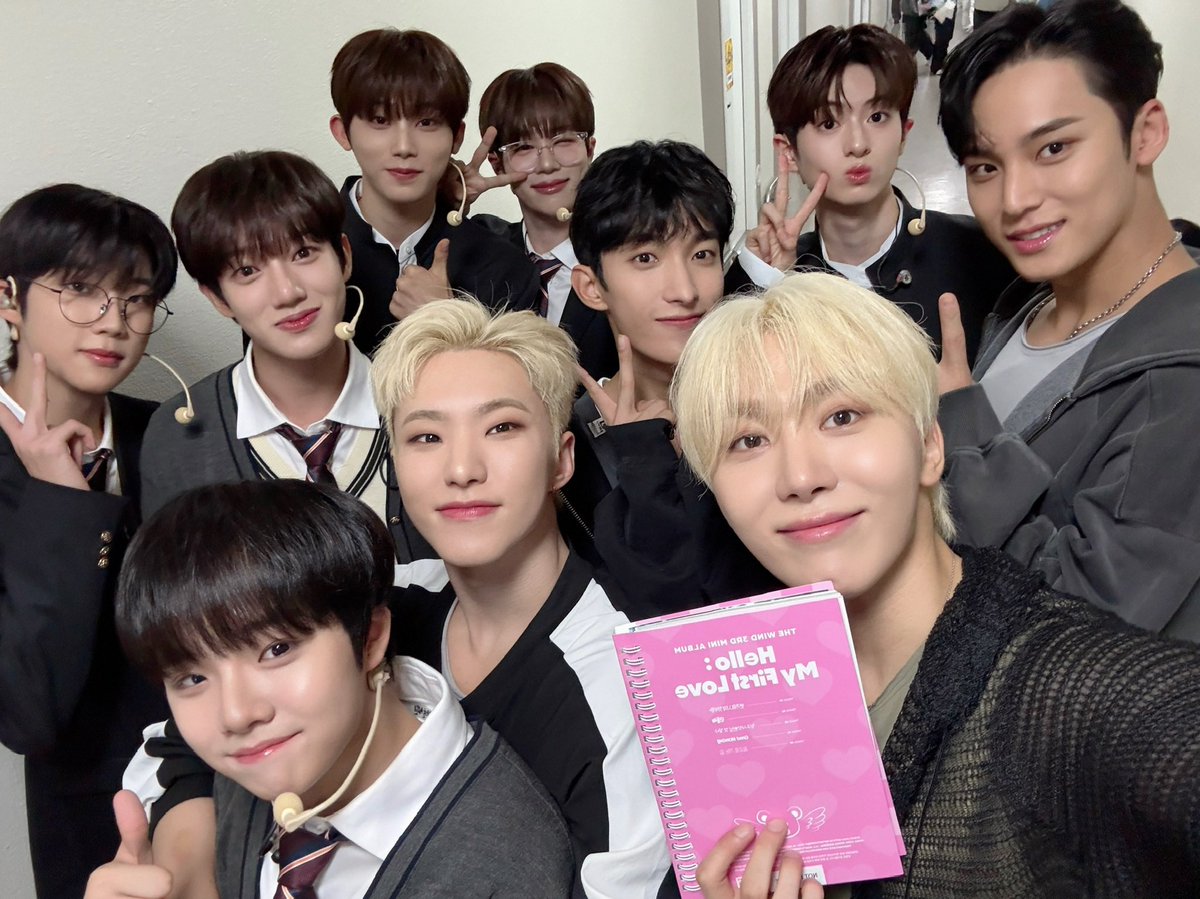 [#더윈드] 세븐틴 선배님의 응원에 힘입어 아주 nice한 더윈드 되겠습니다! 

롤모델 세븐틴 선배님 뵈러 갔더니
모델분들이 계시네..?