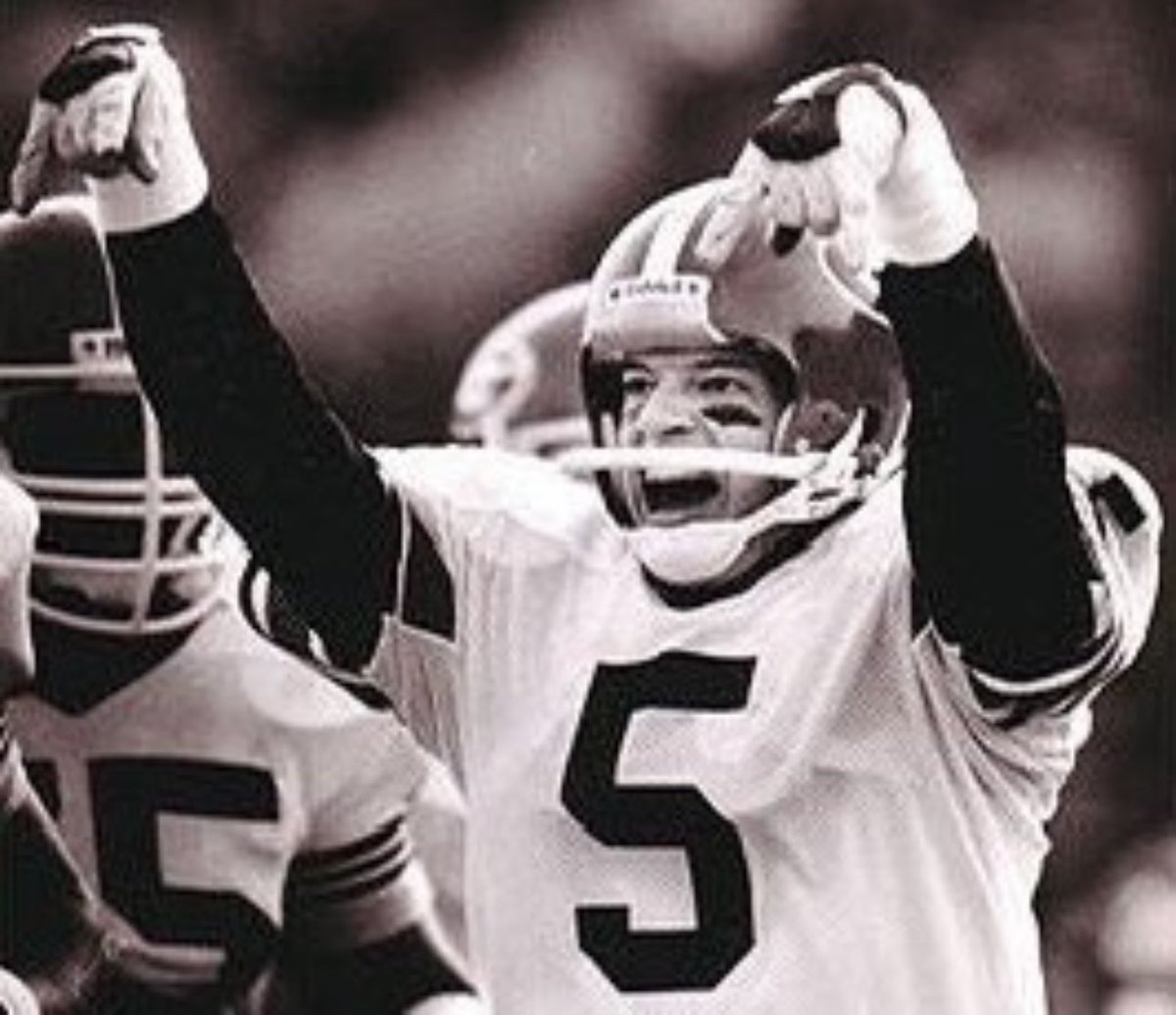 ChanceDawg19's tweet photo. Let’s get #HornsDown trending https://t.co/J5gVyA0TOJ