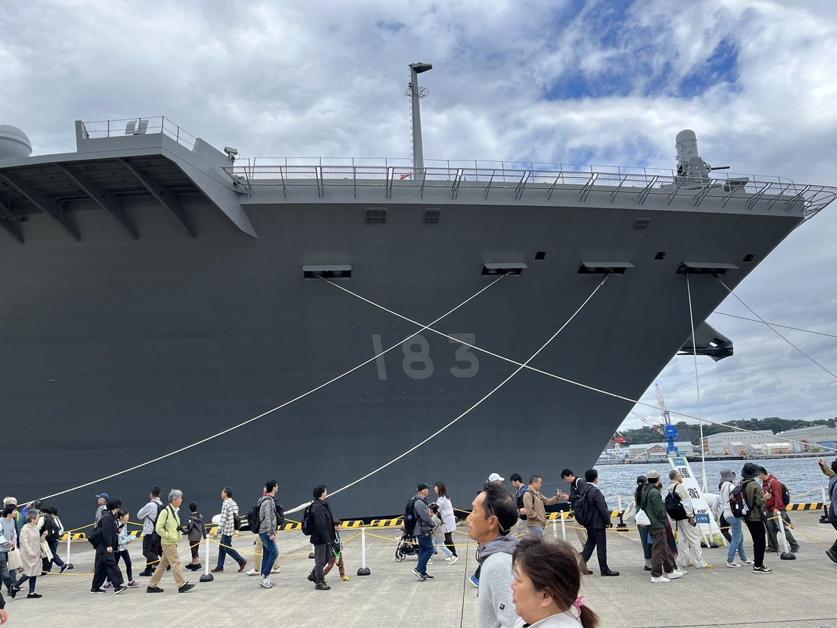 _bou_3's tweet photo. 五年ぶりだった、いずも。
#オータムフェスタ
#護衛艦いずも
#cross2019 https://t.co/Xo4r1olAer