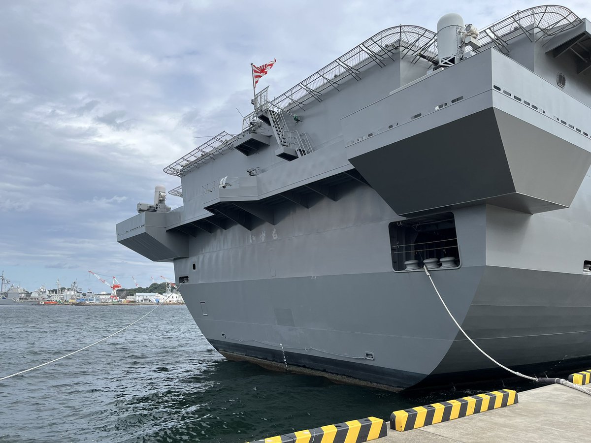 _bou_3's tweet photo. 五年ぶりだった、いずも。
#オータムフェスタ
#護衛艦いずも
#cross2019 https://t.co/Xo4r1olAer