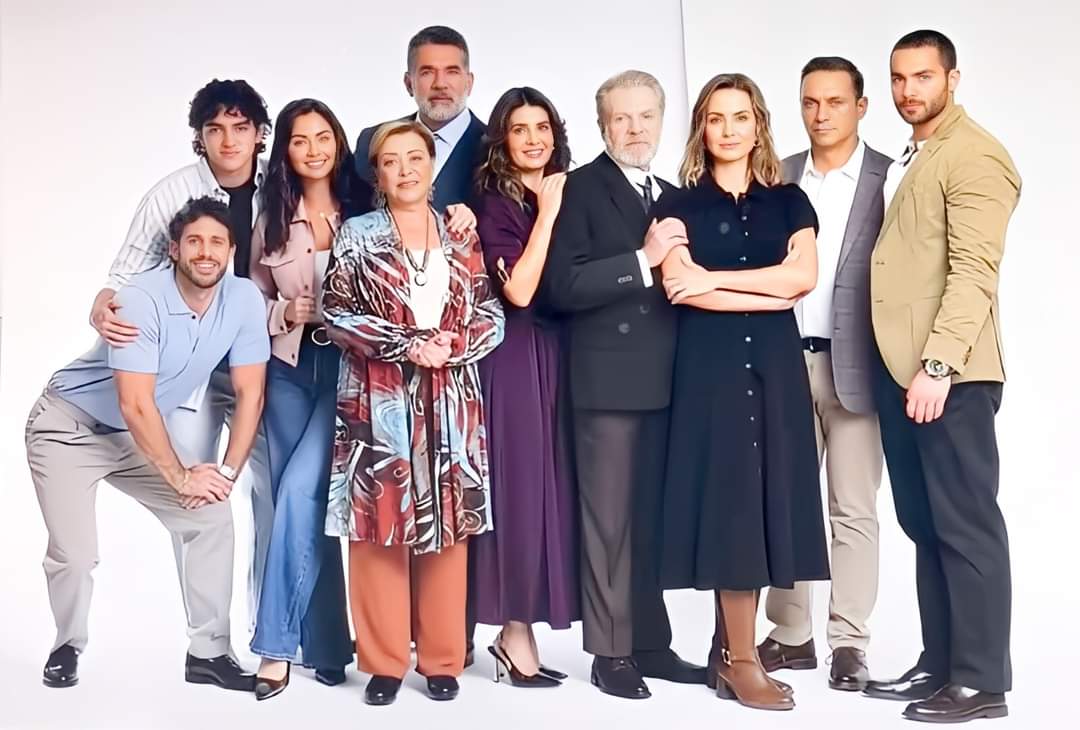 BryanL152's tweet image. Así luce el elenco de los #JuegosDeAmorYPoder título tentativo de la nueva producción Carlos Bardasano basada la obra chilena #JuegosDePoder que llegará en Marzo del 2025 a las 9:30pm por @Canal_Estrellas @claudia3martin @sylviapasquel @lalosantamarina @alextommasiof @lambgarcia