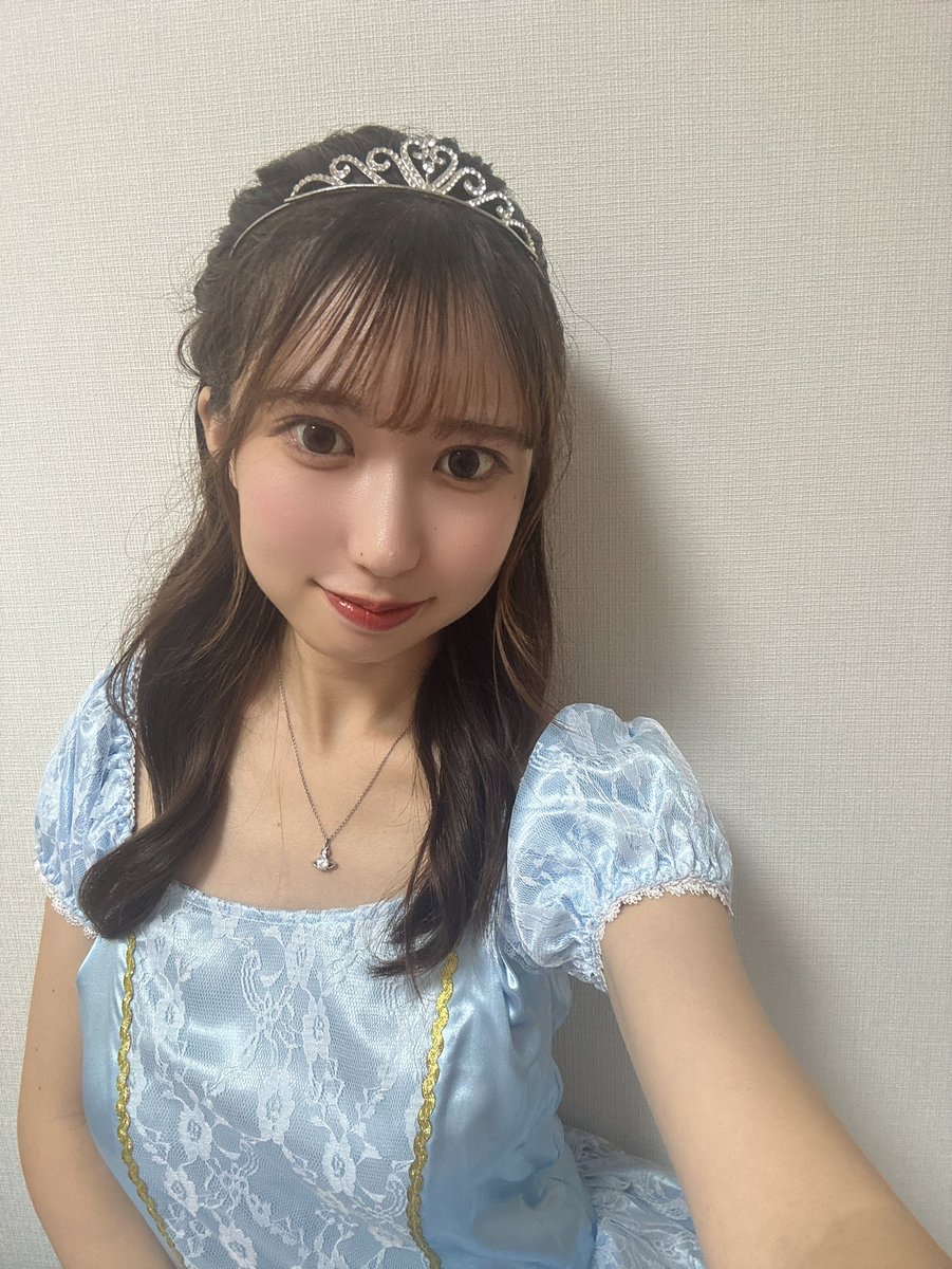 皆様こんにちは☺️
早速たくさんの最終日投票報告ありがとうございます🥰

昨日はシンデレラ衣装でお届けしました💖

 #りーぽち は本日までとなっておりますので連続投票のご報告お待ちしております🌻
2024.frecam.jp/entry/185

この後【13:15-】配信予定です✊🏻こちらも是非お越しください🌟