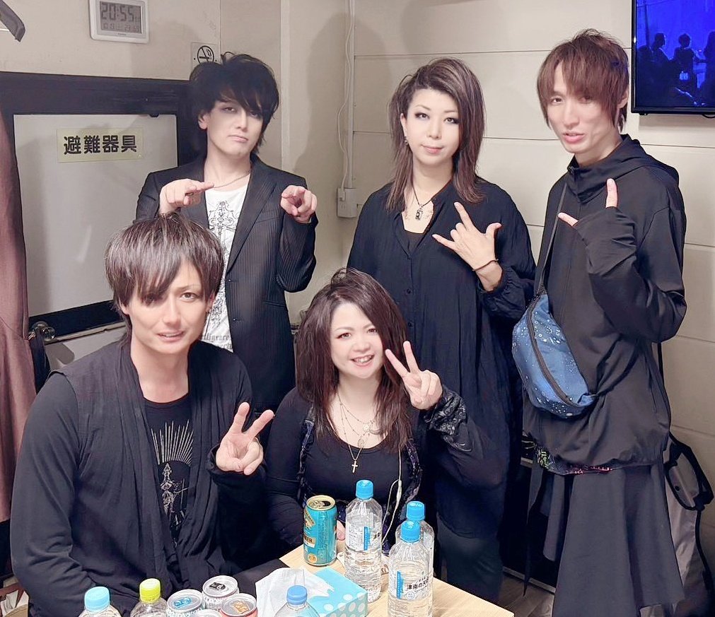 RASEN_official's tweet photo. 昨日はお越しいただいた方々
差し入れ等もたくさん頂き、
本当にありがとうございました。
有り難い事に
素敵なメッセージも
頂いているようなので、
#RASEN で
感想等ポストしていただければ、
コメント等させていただきますので、よろしくお願い致します。 https://t.co/7avzUab0Iw