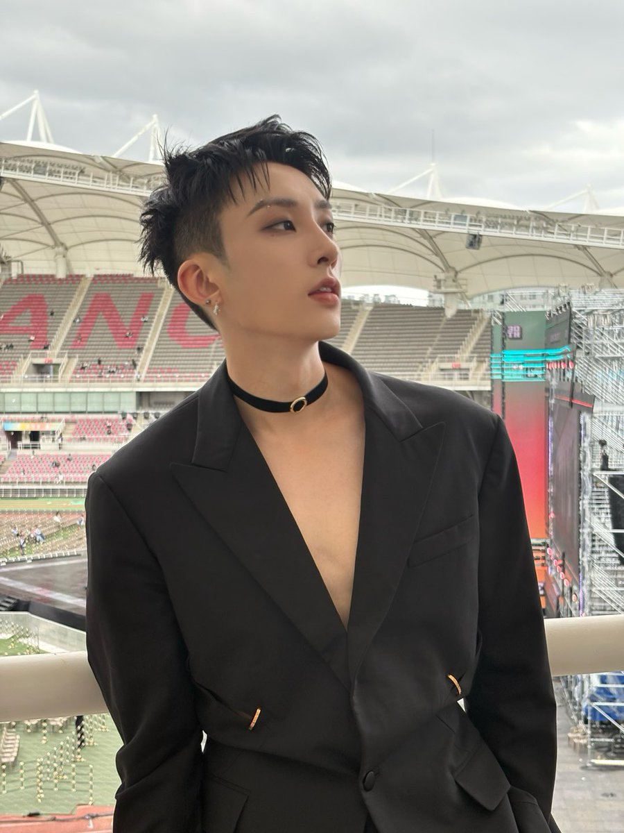 XODIAC_MEMBERS's tweet photo. [#웨인] 

쏘블리가 선물해준 드림콘서트 무대와 슈퍼루키 상 진심으로 감사합니다 쏘블리 덕분에 정말 행복해 내가 배로 행복하게 해줄게 사랑해 🐺🩶

#XODIAC #소디엑 #WAIN #웨인 https://t.co/lMxSelABt3