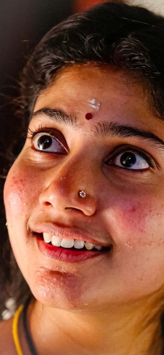 viralvideos16's tweet photo. 🎯 #SaiPallaviThread 
🎯 #RumaSharmaThread 

#Bollywood #Actress #Saipallavi #RumaSharma New Look https://t.co/wQlNjqcffc