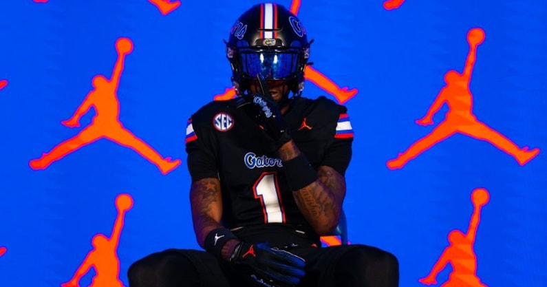 Corey_Bender's tweet photo. WATCH: Former No. 1-ranked cornerback Cormani McClain flashes late for the #Gators, recording an interception for a touchdown.

➡️ https://t.co/nkp8kdxcTM https://t.co/jBdAIN53LF