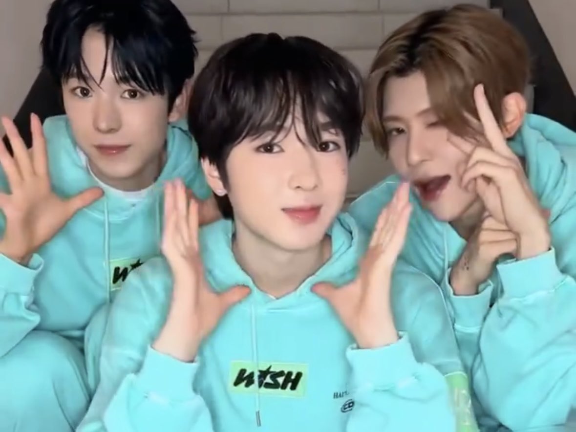 로쿠 tweet media