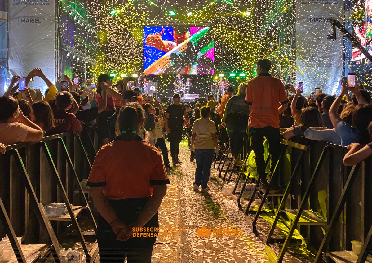 Defcivilmoreno's tweet image. PLANTÍN FLORAL🌻

Defensa Civil se hizo presente en el el festival del Plantin Floral en la Plaza Dr. Bujan, trabajando activamente para priorizar la salud y seguridad de la comunidad🧡

@emilse_carnero @moreno_municipio 

#defensacivil #prevencion #eventosmasivos #moreno