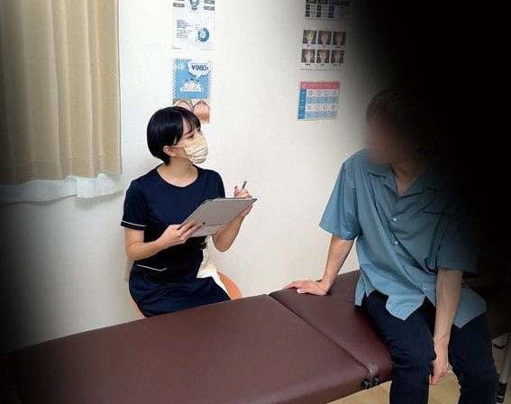 izaraarmstro69's tweet photo. 仕事中なのにイケメン客を物色しまくる美人スタッフ。
最高ですね。 https://t.co/baecrTLeX1
