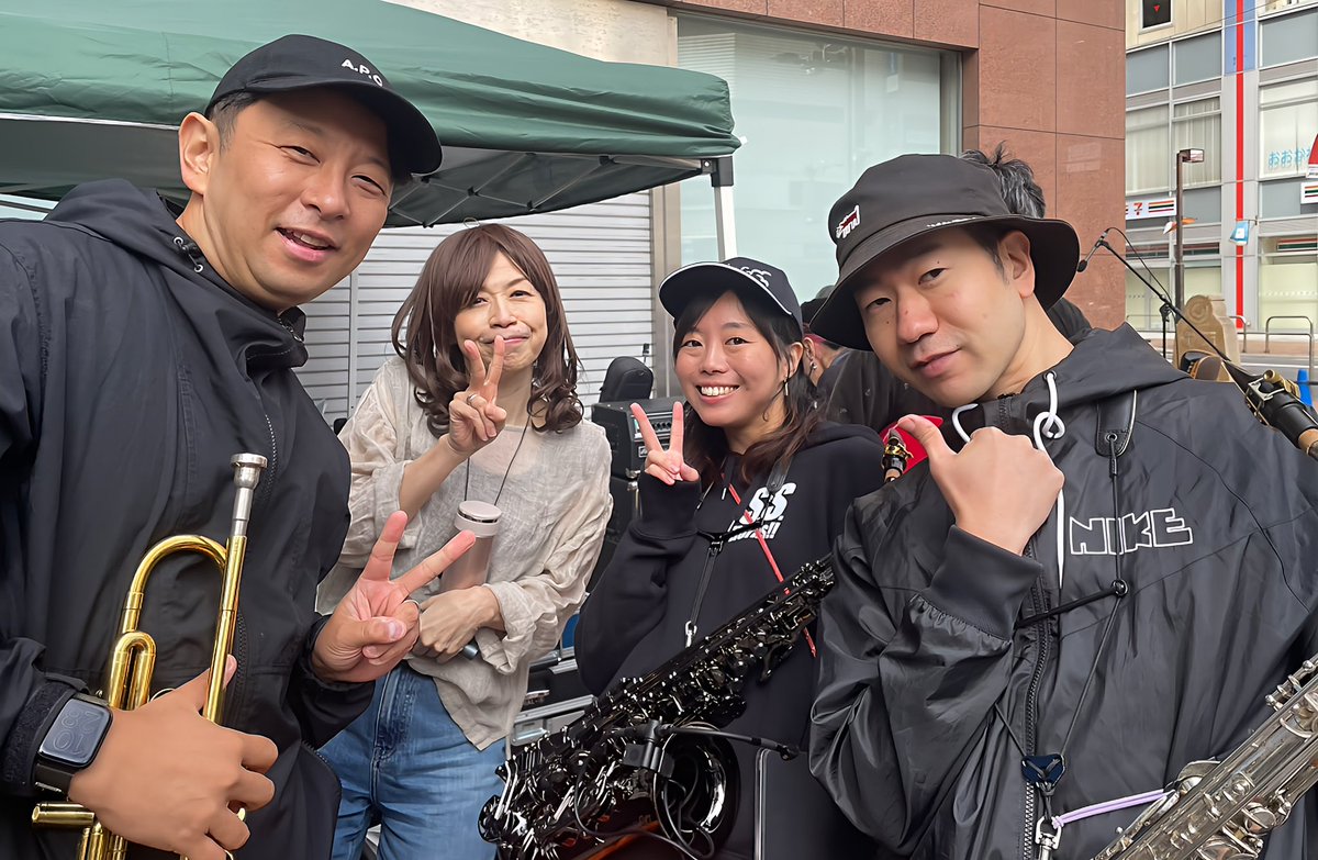 ss_horns's tweet photo. ルオカラ様ライブatふなばしミュージックストリートのサポート、納品完了！
風が強く体感温度が低めでしたが、秋晴れの空の下でたくさんの方にご覧いただき感謝です！

#ふなばしミュージックストリート
#ルオカラ
#sshorns https://t.co/u5dvZjSrn8