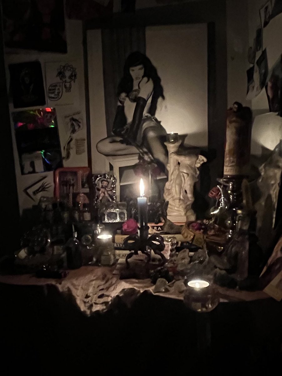 GoddessApheae's tweet photo. Who dare come to my lair https://t.co/B7ggEpVlf4