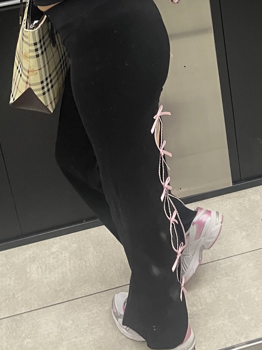 GoddessApheae's tweet photo. Who dare come to my lair https://t.co/B7ggEpVlf4