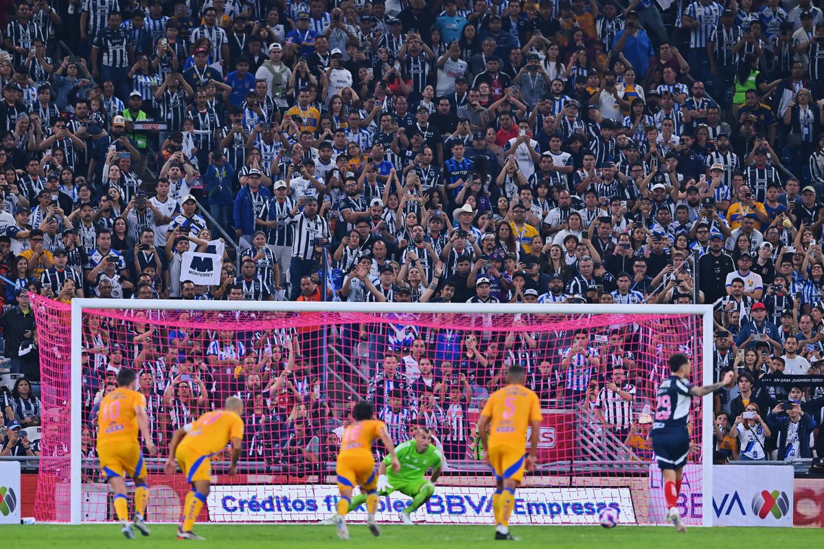 WeAreRayados's tweet image. No look, no problem ⚽️🔥