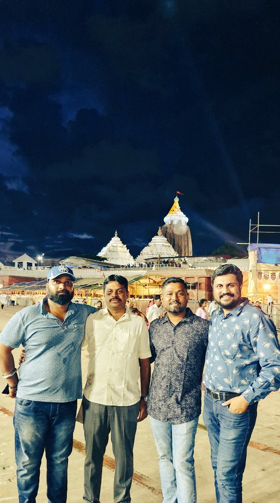 ranade_varun's tweet photo. जगन्नाथ का अर्थ है "जगत का स्वामी", जो यह दर्शाता है कि भगवान जगन्नाथ समस्त सृष्टि के पालनहार हैं। उनके प्रति भक्ति, प्रेम और श्रद्धा पूरे भारत में देखी जाती है.
जय जगन्नाथ, सबकी मनोकामनाएं पूर्ण करें और जीवन को सुख, शांति और समृद्धि से भर दें। https://t.co/cSeZ5RxHn8