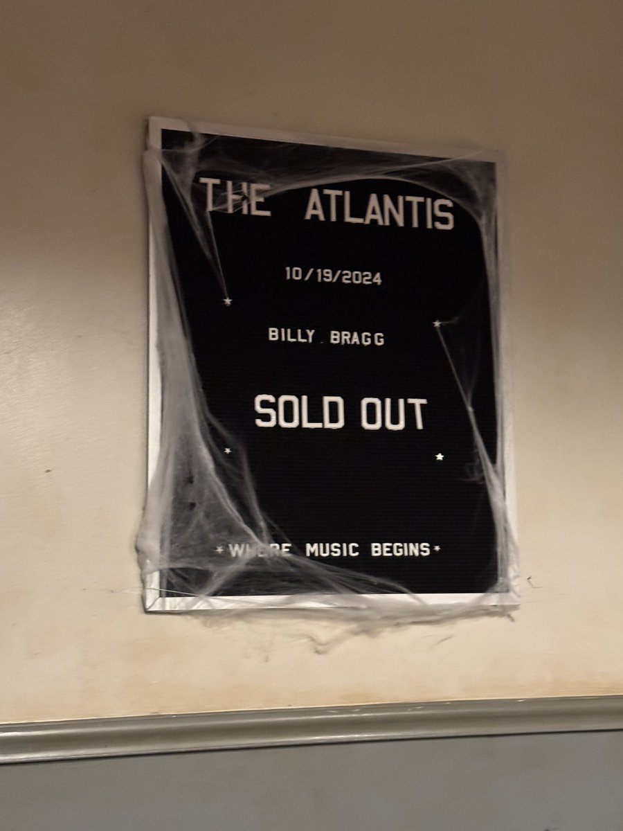 Hayler997's tweet photo. Great show by Billy Bragg at the Atlantis tonight⦠check out the billing from a show on October 1985! #BiilyBragg #TheAtlantis #ANewEngland https://t.co/jUoxWvkvFd