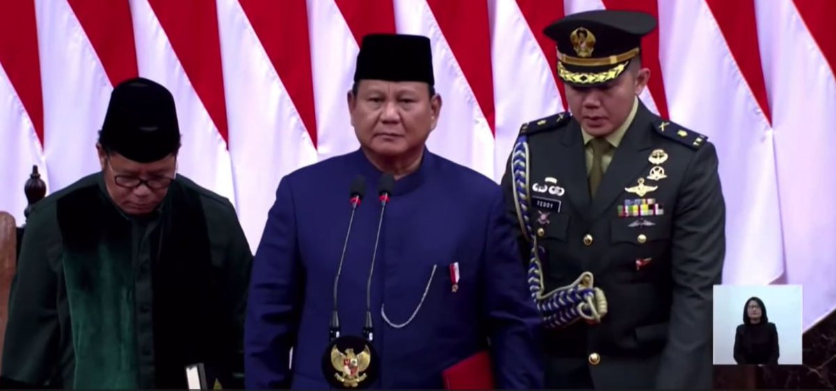 DD_Geopolitics's tweet photo. 🇮🇩 Prabowo Subianto Sworn In as New President of Indonesia

Prabowo Subianto has officially taken office as Indonesia’s president for the 2024-2029 term. After taking the presidential oath, he is expected to meet with foreign dignitaries. The Russian delegation attending the inauguration is led by First Deputy Prime Minister Denis Manturov.