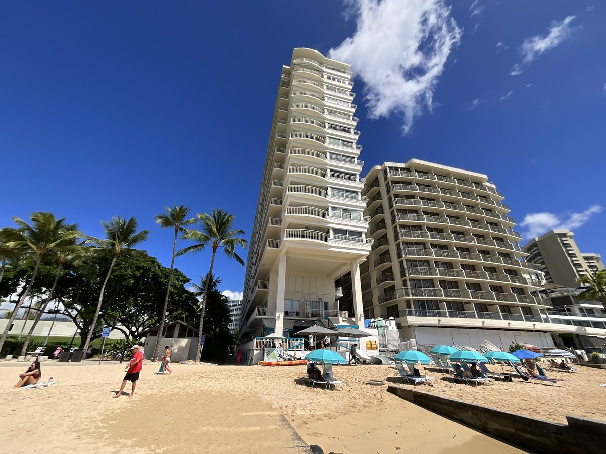 hawaii_isla808's tweet photo. Fort DeRussy Beach 🏖️ in Waikiki today. ❤️📸🏝️🌴🤟🏼🌺🏄☀️🏖️⛱️🍹🙏🏼 #hawaii #oahu #waikiki #honolulu #fortderussy #fortderussybeach https://t.co/VG4dQyLUYC