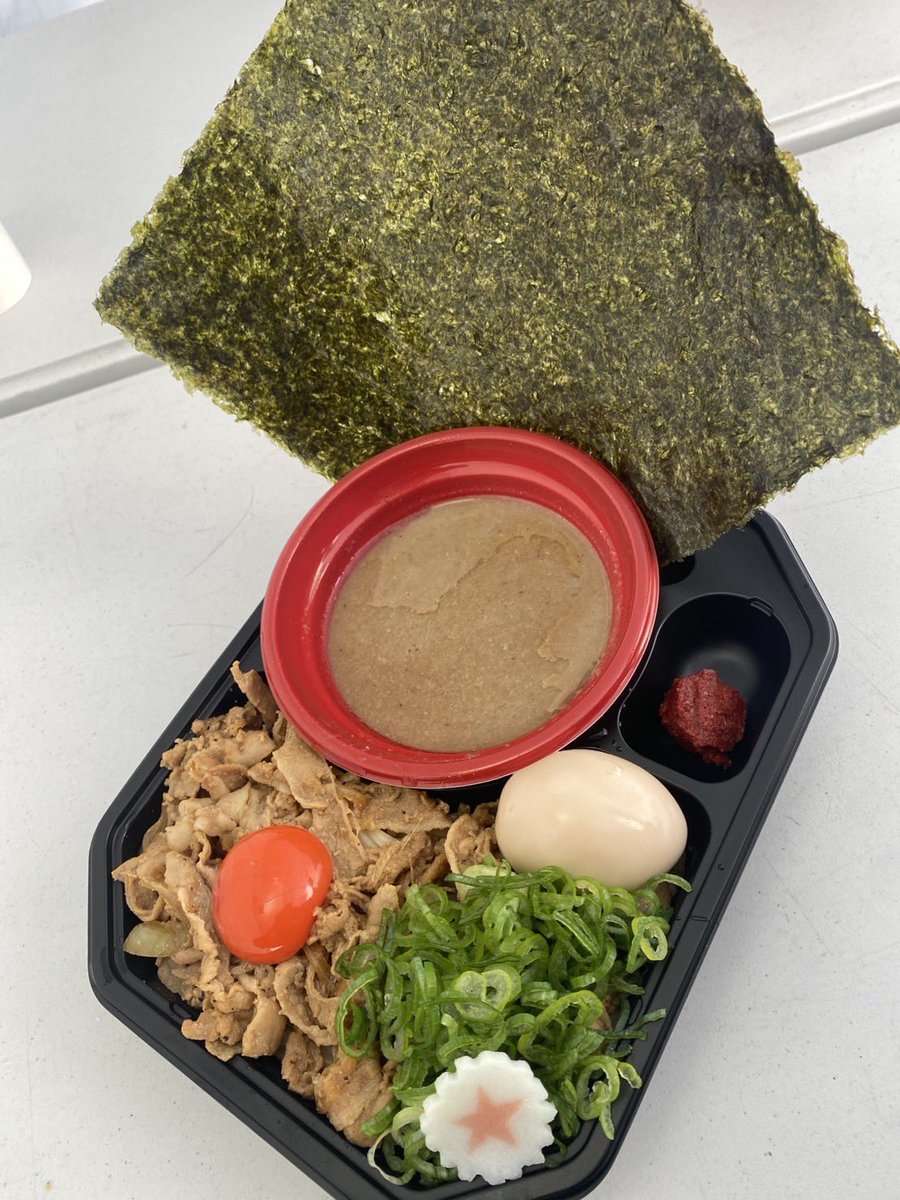 大久保公園でつけ麺博やってるよー！
数年前は提供してたけど今日は客として来店