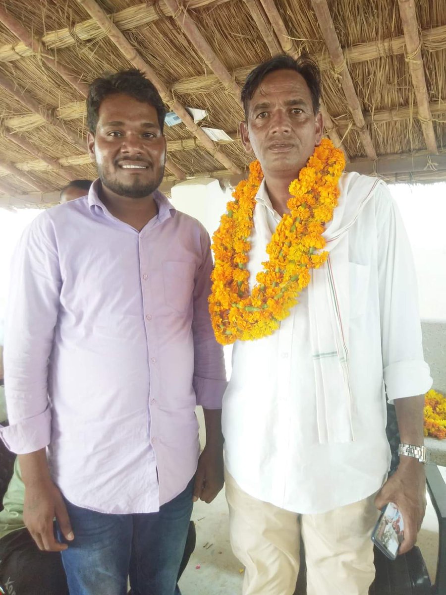 HingotaSatish's tweet photo. आपणो प्रत्याशी
आपणो विधायक 
दौसा का अगामी विधायक 
बड़े भाई प्रधान @DinDaya90704940 डी सी बैरवा जी को कांग्रेस अधिकृत प्रत्याशी घोषित करे।
@AapkaMurarilal
@SachinPilot 
@ophudla 
@ashokgehlot51 https://t.co/QlEo7LQ92p