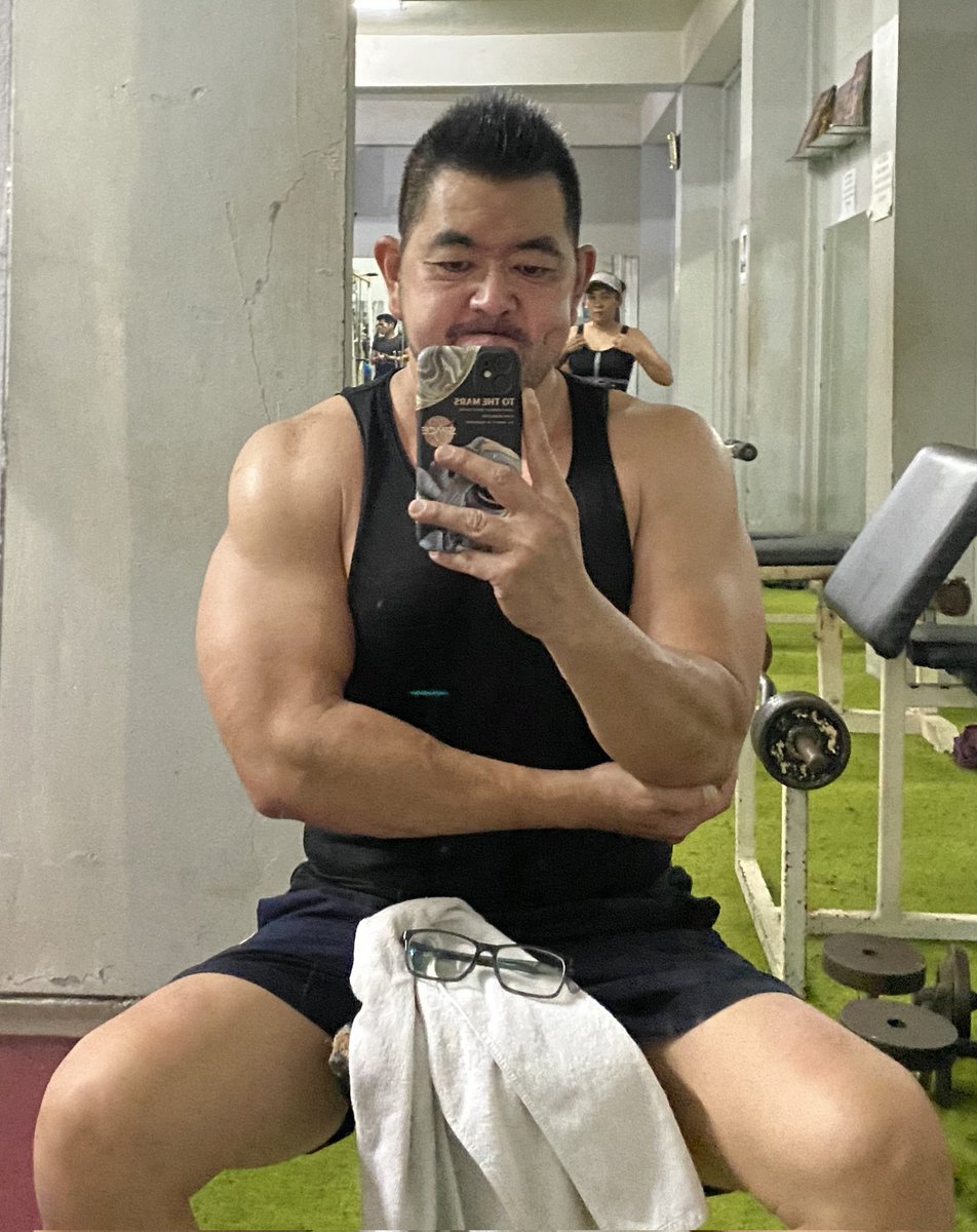 KoperTraveler's tweet photo. Fokus ke aku ya hehe
#musclebuilding
#muscleart
#gymnastics
#gymmodels
#gymlife
#fitnesslifestyle
#FitnessGoals
#FitnessJourney
#asianbears https://t.co/87SDLyuC0x