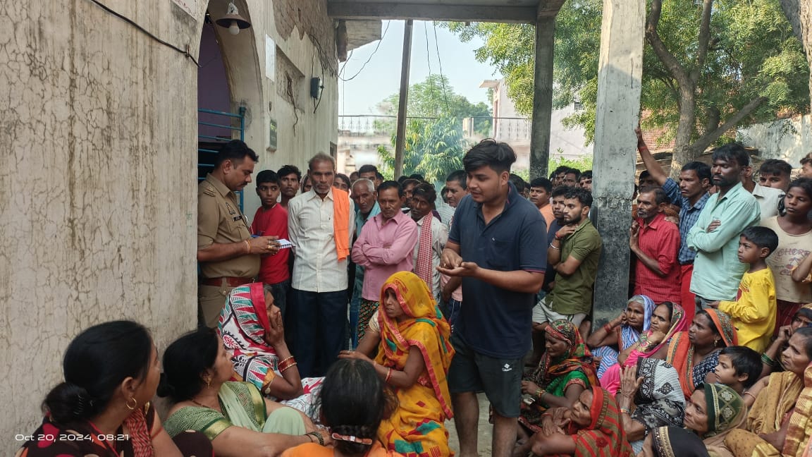 satyambjp482's tweet photo. #उन्नाव मे 8 बिस्वा जमीन के खातिर पुत्र ने कर दी पिता की हत्या,ईट से सिर पर वार कर पुत्र ने पिता की कर दी हत्या @unnaopolice ने आरोपी को हिरासत में लिया, कई बिंदुओं पर जांच जारी,पुलिस ने मृतक का शव कब्जे में लेकर पीएम को भेजा,अजगैन कोतवाली क्षेत्र के भांडी गांव का मामला। https://t.co/hbEF0TSPKH