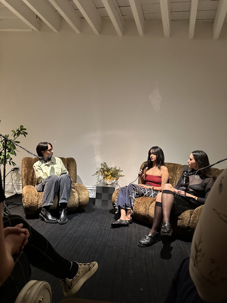 icchasingh_'s tweet photo. Live podcast @BoysClubWorld🎙️🍕🔮

Loved chatting about #DeSci, balancing your hormones, &amp; the weight of personal privacy in Scientific studies🧫💓 https://t.co/77ekdFxiIg