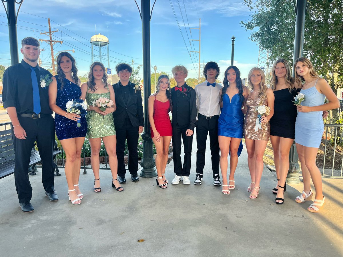 VictoriaBond26's tweet photo. HOCO ‘24! https://t.co/vQeuSZ2ojE