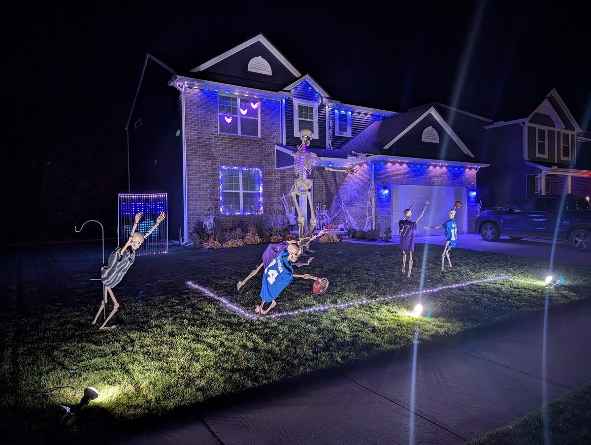 Kcoan3's tweet photo. @Lions @amonra_stbrown @JaredGoff16 getting spooky with some Detroit Lions skeletons for Halloween #Touchdown #Toedragswag https://t.co/bHUsf5IqgE