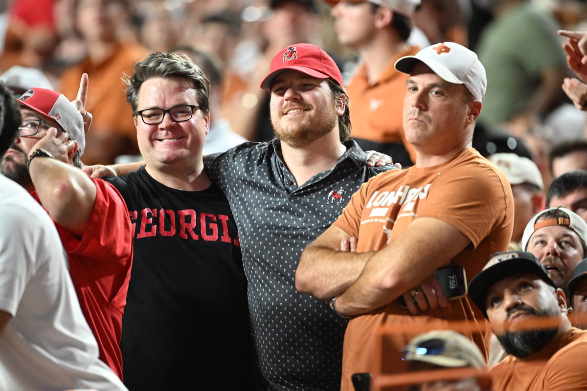 parkercmorgan's tweet photo. DAWGS ON TOP. Thanks @Dawg_Post. https://t.co/8pmoGhDDGc